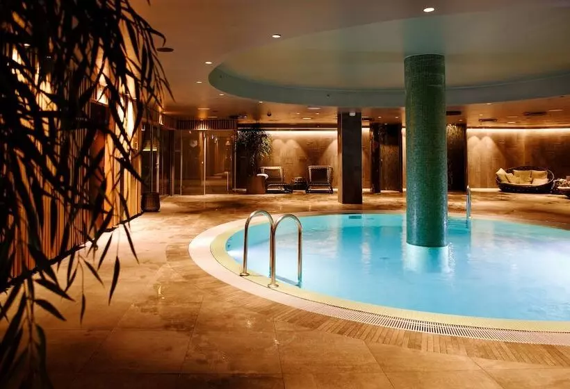 Clarion Hotel The Hub