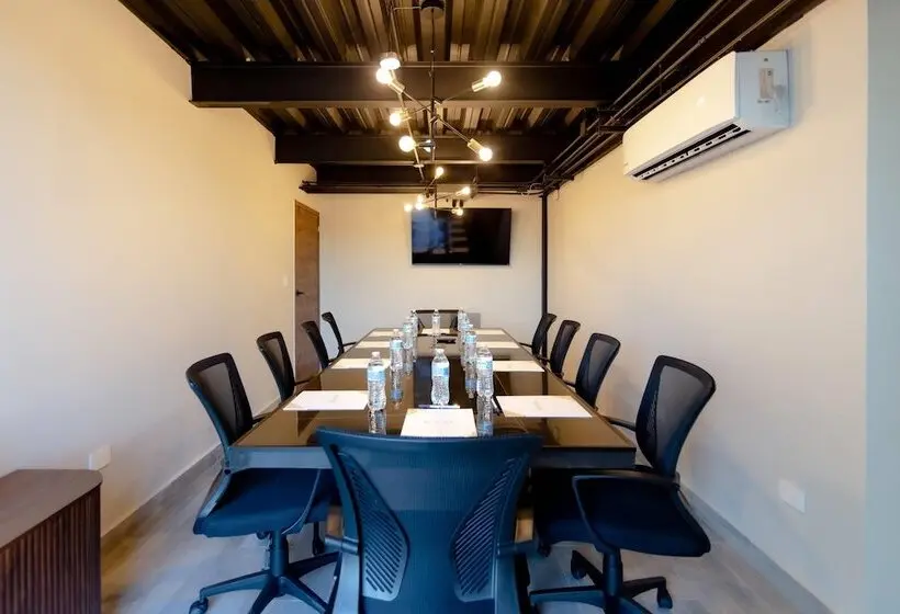 ホテル Comfort Inn Hermosillo Pitic