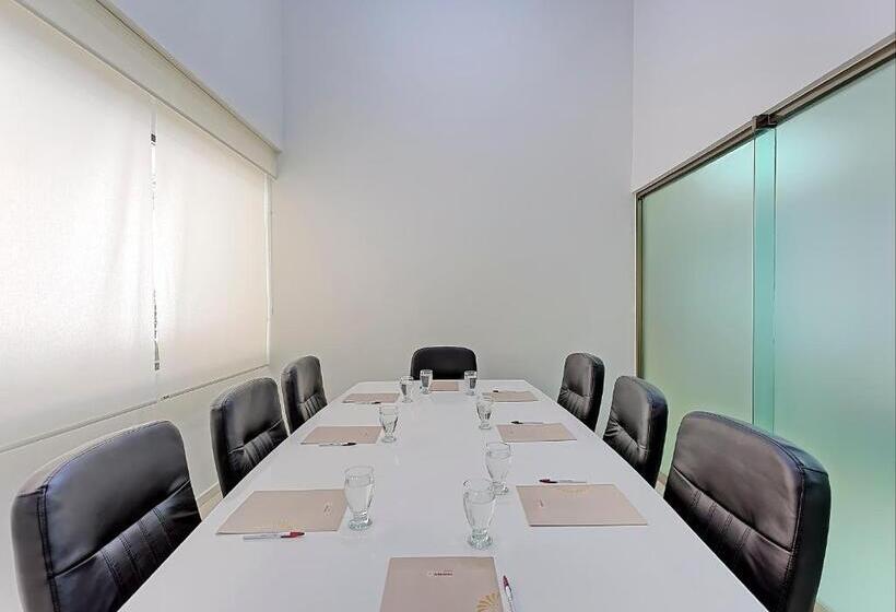 فندق Olmeca Plaza Urban Express