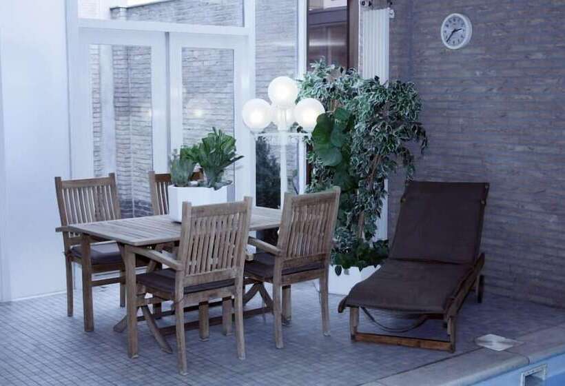 ホテル & Appartementen Royal