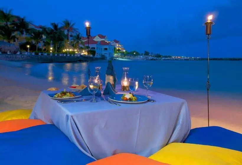 هتل Curacao Avila Beach