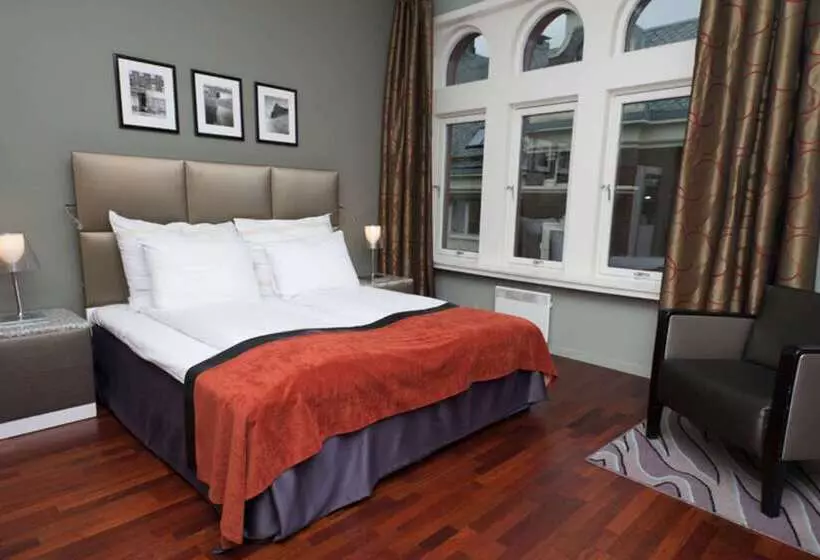 Clarion Hotel Admiral