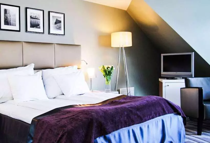 Clarion Hotel Admiral