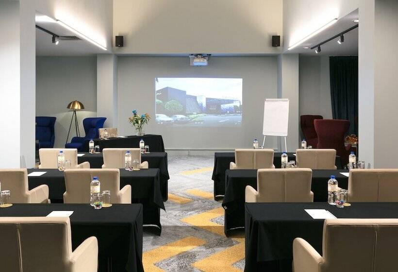 בית מלון כפרי Naumi  Auckland Airport