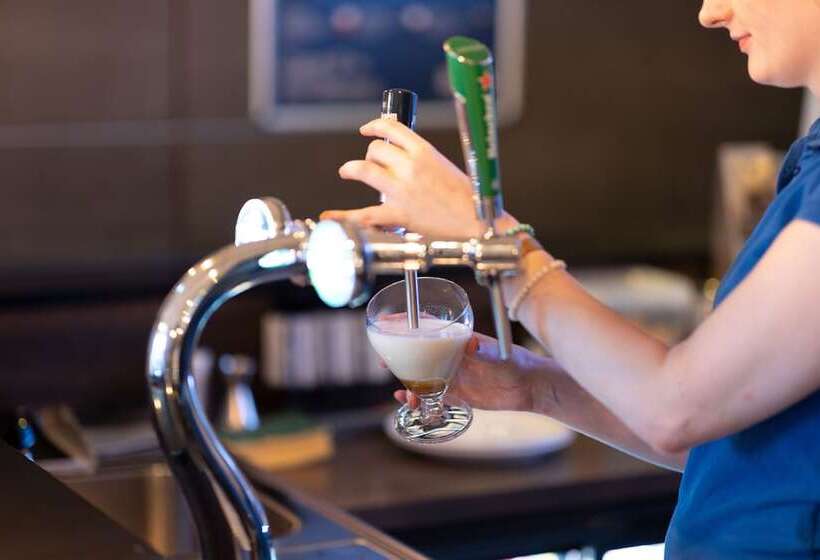 Отель A&o Rotterdam City