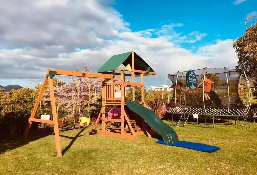 Cascades Lakefront Motel