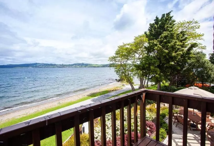 Cascades Lakefront Motel