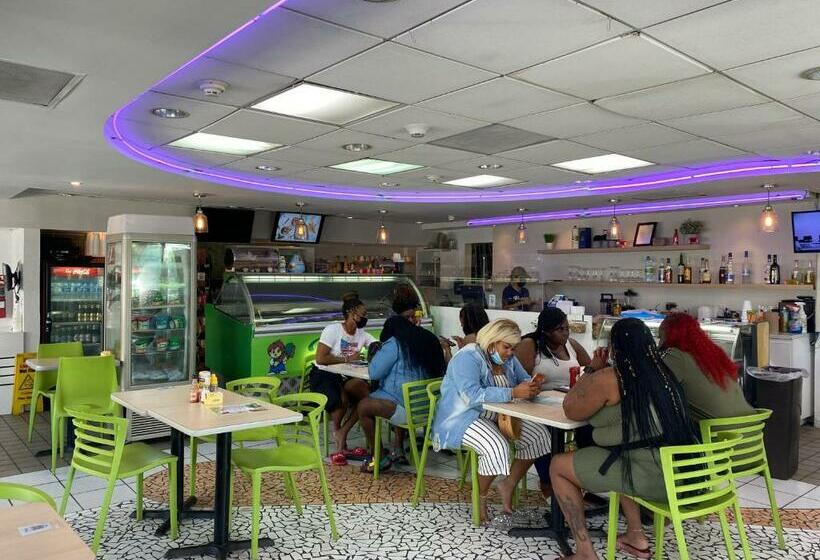 هتل Coral By The Sea