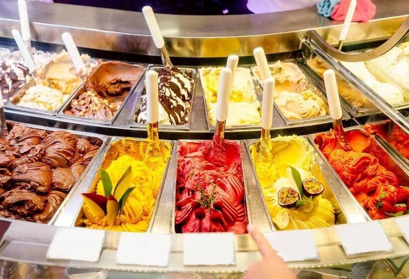 هتل Coral By The Sea