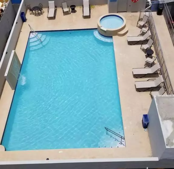 هتل Coral By The Sea