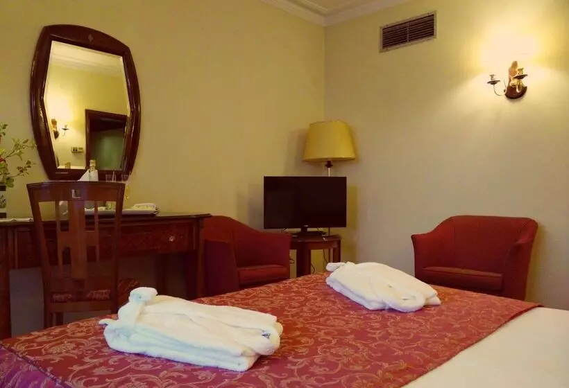 בית מלון כפרי Golden Tulip Porto Gaia