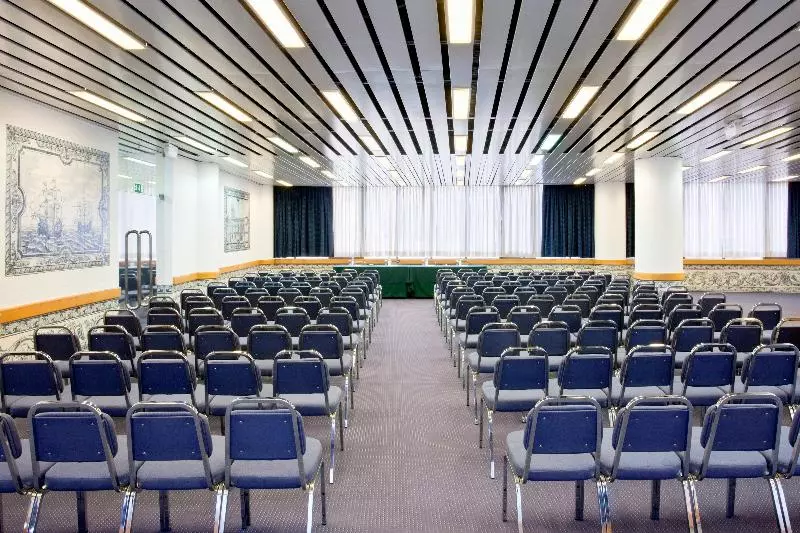 Отель Holiday Inn Lisbon Continental, An Ihg