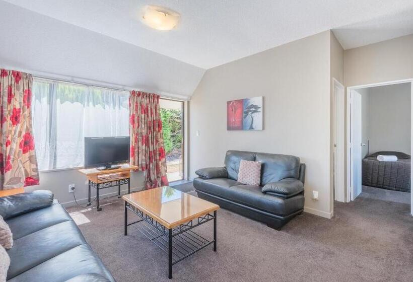 Manuka Crescent Motel