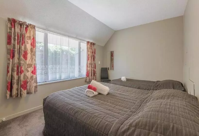 Manuka Crescent Motel