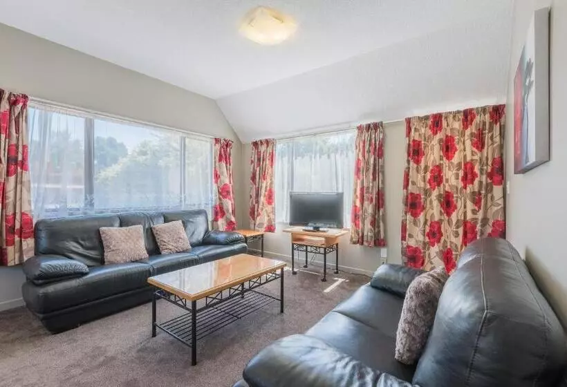 Manuka Crescent Motel