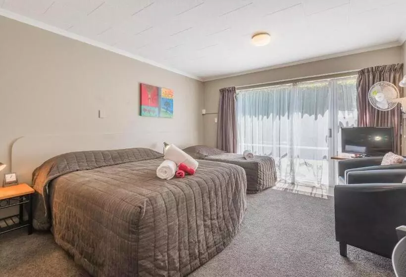 Manuka Crescent Motel