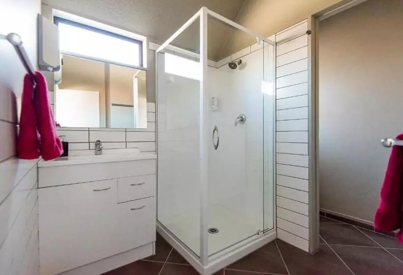 Manuka Crescent Motel