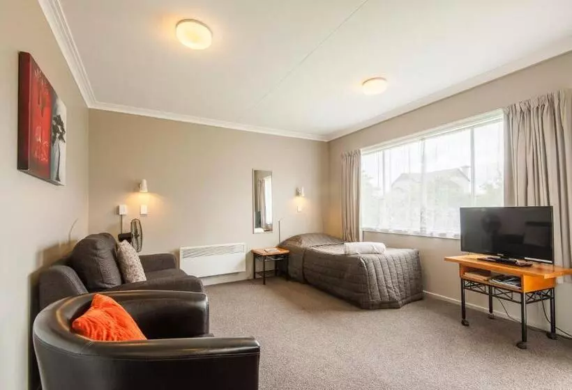 Manuka Crescent Motel