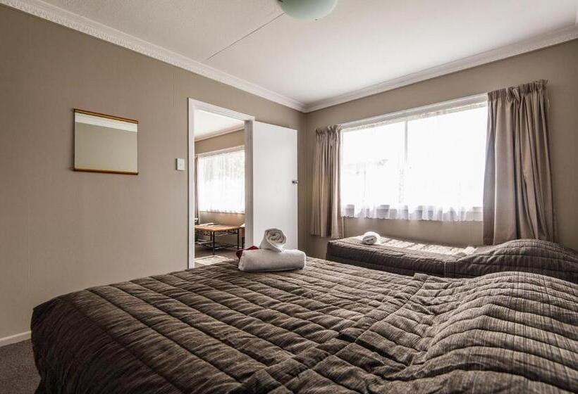 Manuka Crescent Motel