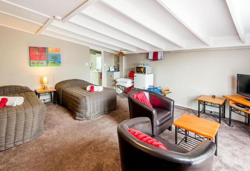 Manuka Crescent Motel