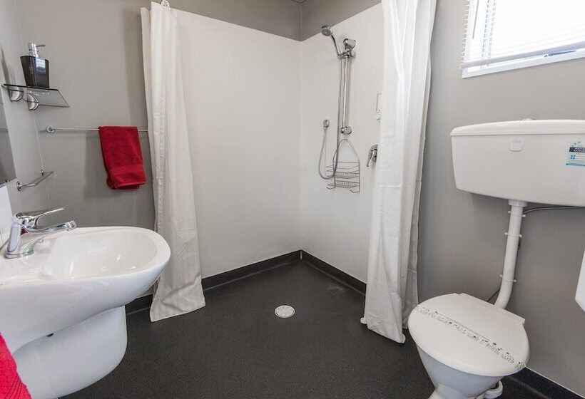 Manuka Crescent Motel