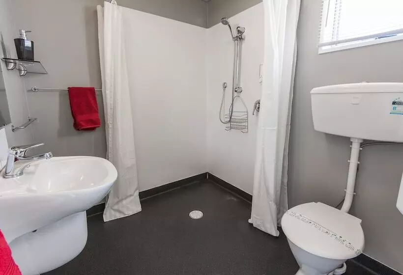 Manuka Crescent Motel