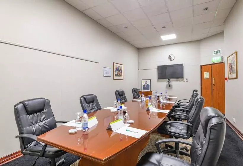 هتل Holiday Inn Bulawayo By Ihg