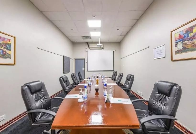 هتل Holiday Inn Bulawayo By Ihg