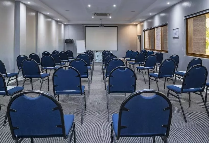 هتل Holiday Inn Bulawayo By Ihg