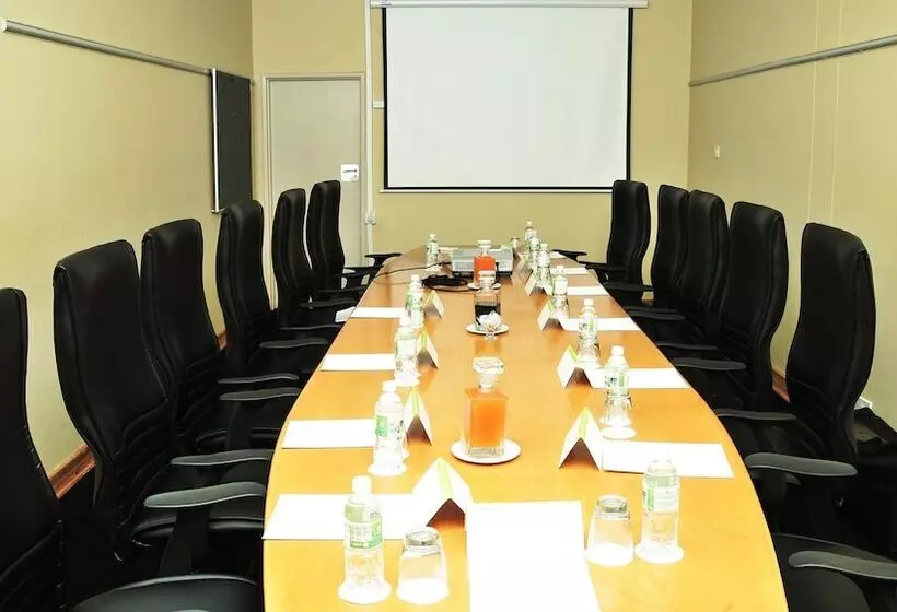 هتل Holiday Inn Bulawayo By Ihg