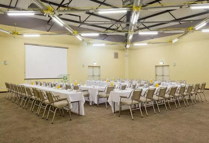 هتل Holiday Inn Bulawayo By Ihg