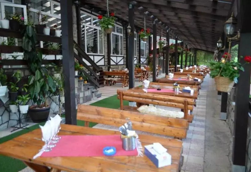 Motel Hanul Izvorul Rece Sinaia