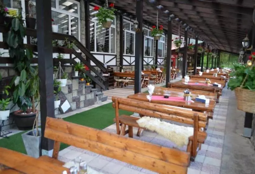 Motel Hanul Izvorul Rece Sinaia