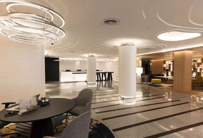 هتل Holiday Inn Bangkok, An Ihg