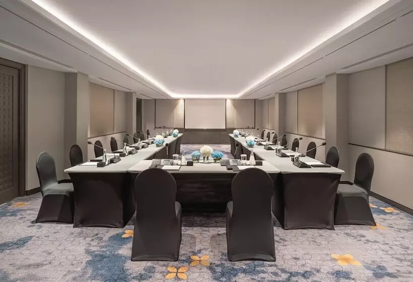 هتل Holiday Inn Bangkok, An Ihg