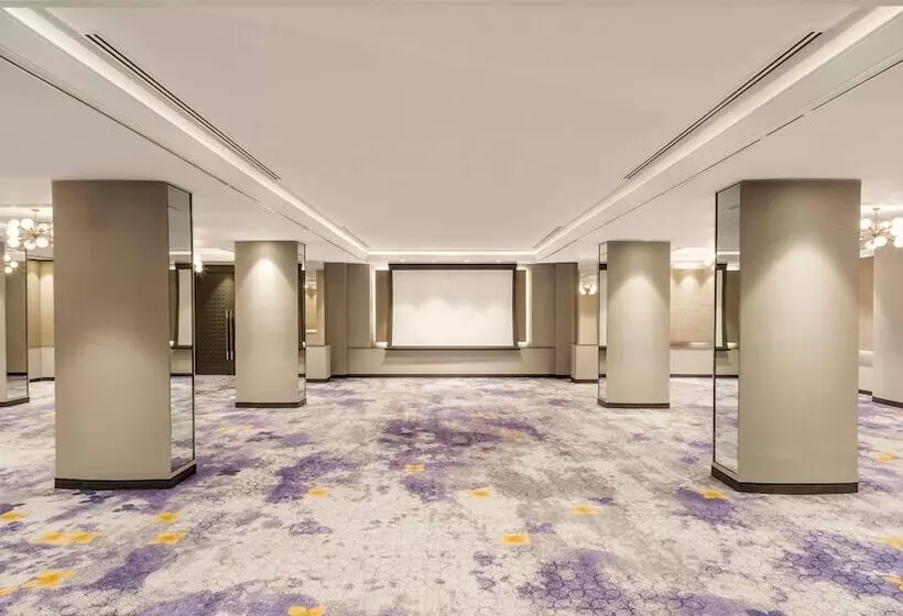 هتل Holiday Inn Bangkok, An Ihg