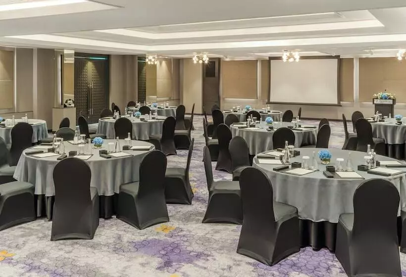 هتل Holiday Inn Bangkok, An Ihg