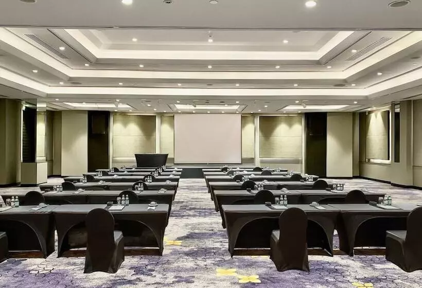 هتل Holiday Inn Bangkok, An Ihg