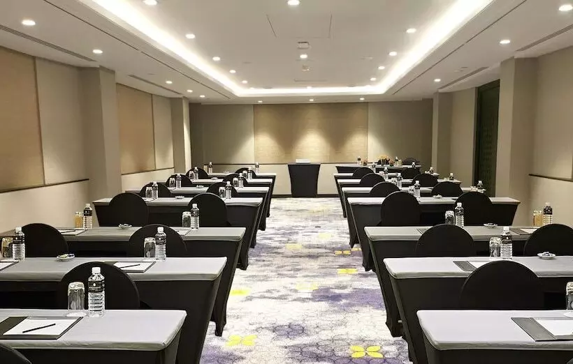 هتل Holiday Inn Bangkok, An Ihg