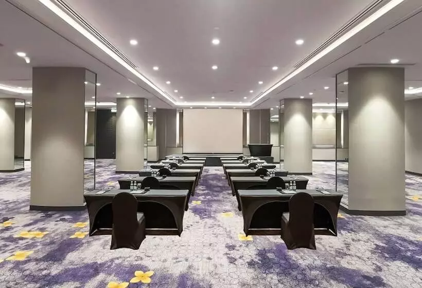 هتل Holiday Inn Bangkok, An Ihg