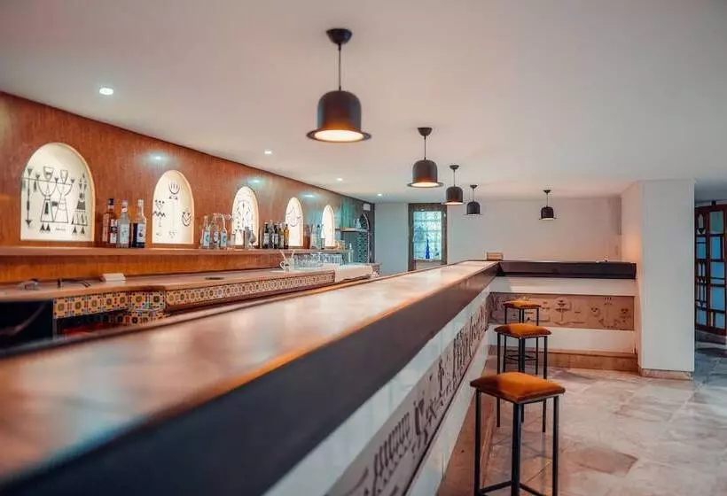 هتل Hôtel Oasis Gabes