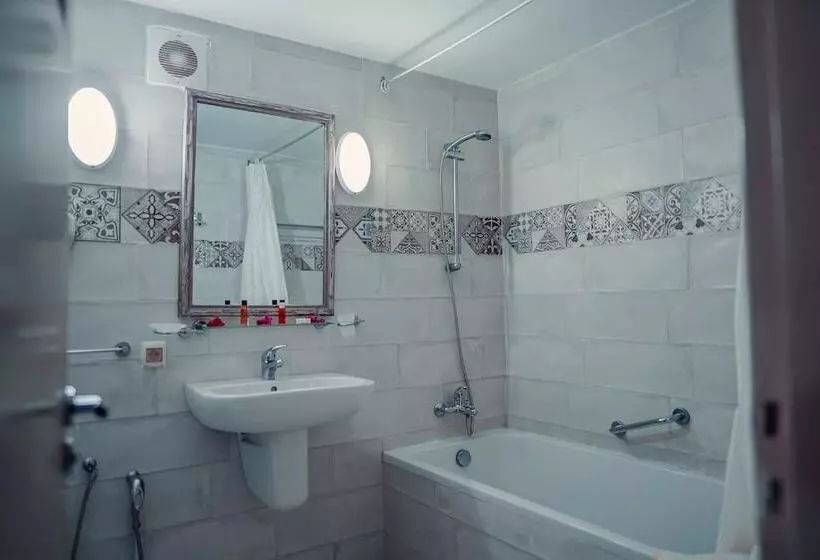 هتل Hôtel Oasis Gabes