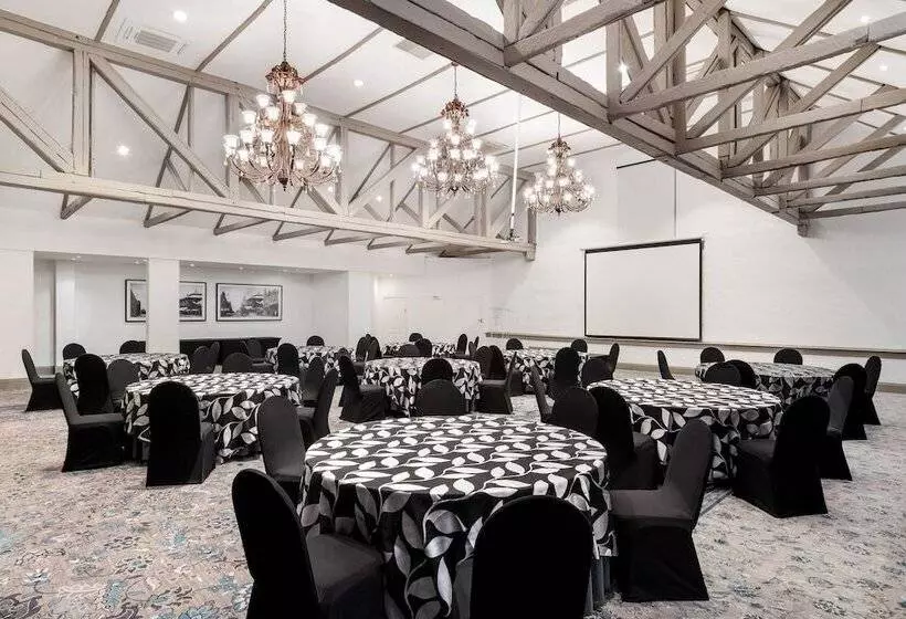 Protea Hotel By Marriott Johannesburg Balalaika Sandton