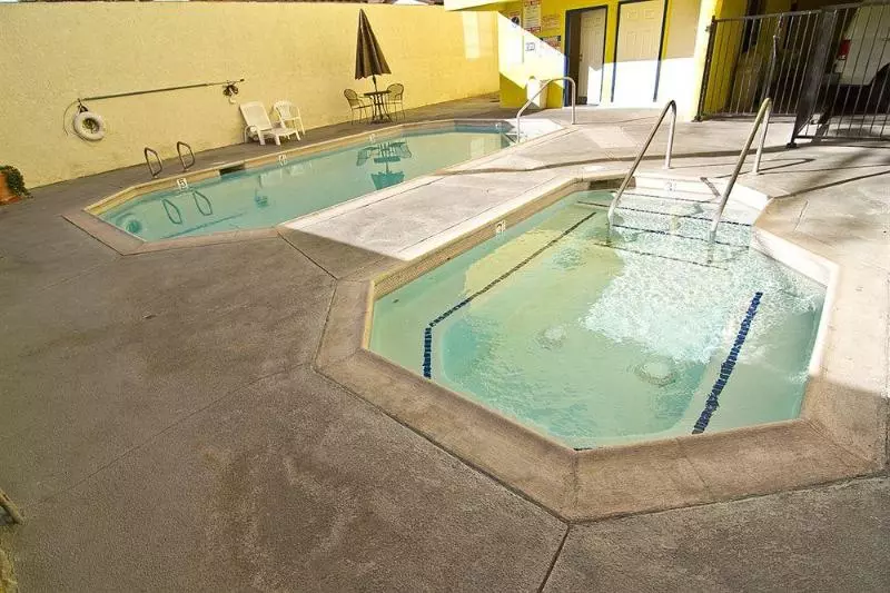 فندق Anaheim Carriage Inn