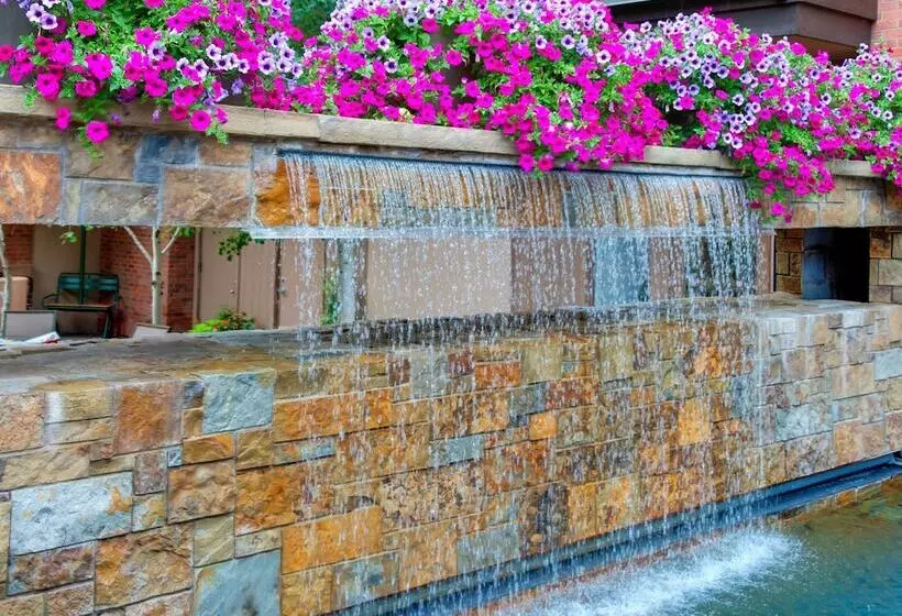 Hotel Aspen Square Condominium