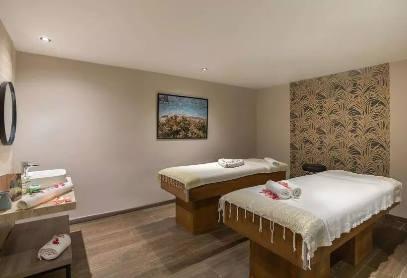 هتل Golden Tulip El Mechtel