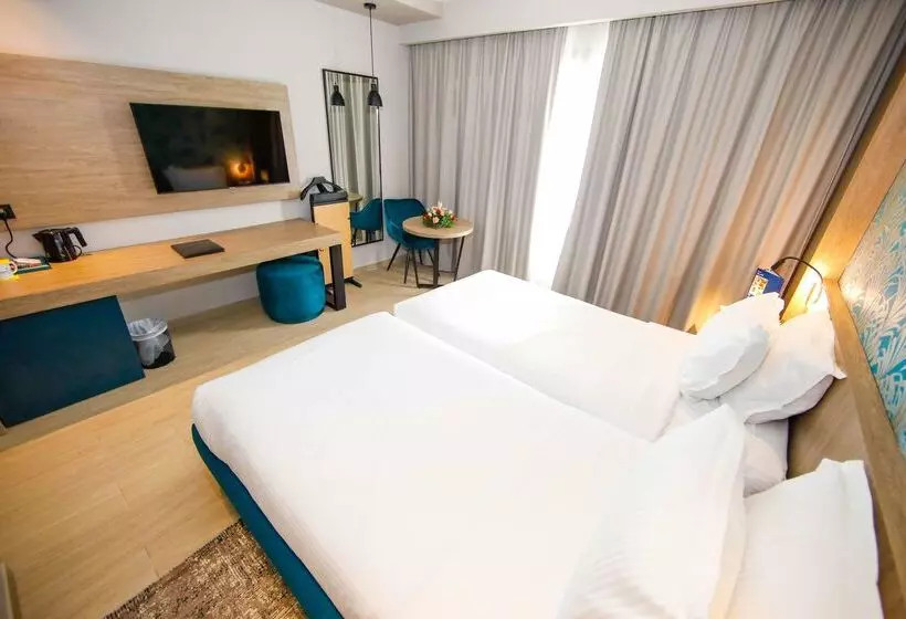 هتل Golden Tulip El Mechtel