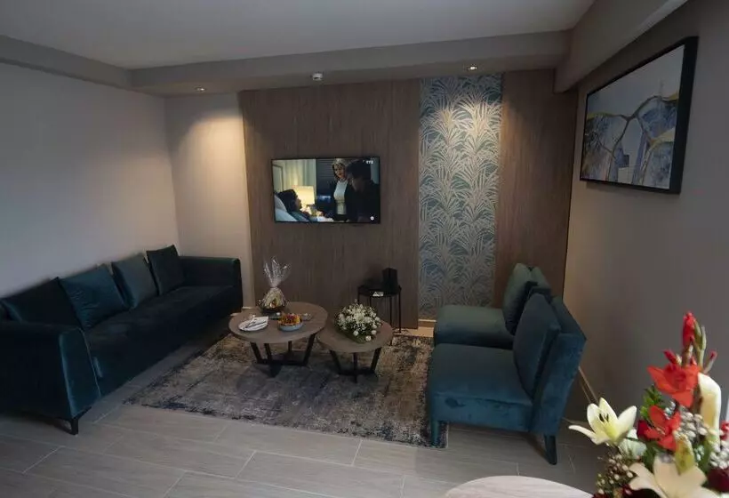 هتل Golden Tulip El Mechtel