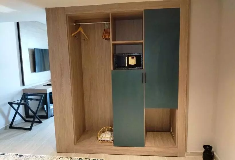 هتل Golden Tulip El Mechtel