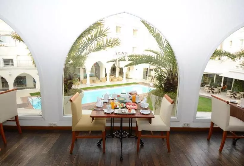 ホテル Holiday Inn Istanbul City, An Ihg